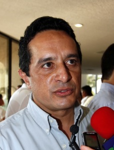 Carlos Joaquín González.